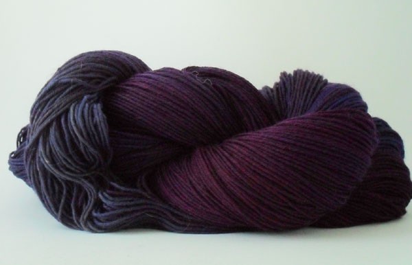 Lovely Wollmeise I got from Tini. Very hard to photograph! Took a lot of playing w camera settings.