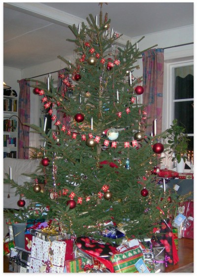 The Tree at my In-laws two years ago. Might be a few homemade things in the packages..