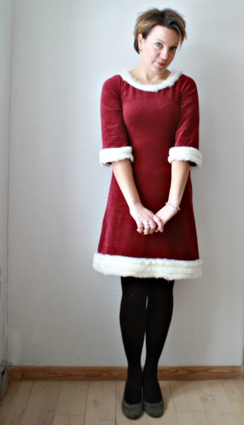 My lovely Christmas Dress, as I will probably wear it on Christmas - with heels. And I will add jewellery and nail colour too