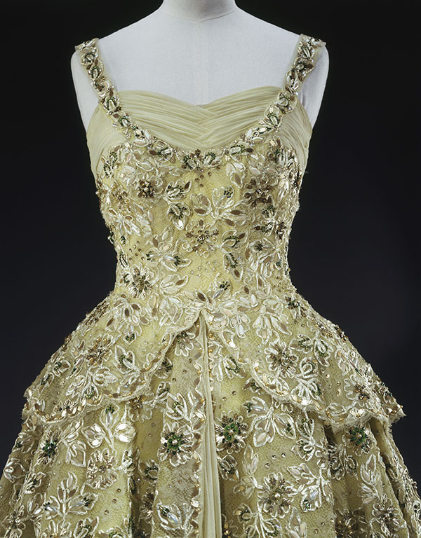 Sir Norman Hartnell, pale green crinoline evening gown made of silk chiffon and lace embroidered with sequins, pearls, beads and diamante Worn by Her Majesty The Queen in 1957 during her visit to the United States of America as a guest of President Eisenhower ROYAL COLLECTION TRUST/ (c)HER MAJESTY QUEEN ELIZABETH II 2016 Single use only in relation to the exhibition 'Fashioning a Reign: 90 Years of Style from The Queen's Wardrobe'