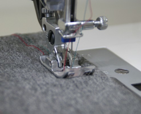 Get a perfect twin needle hem - MariaDenmark.com