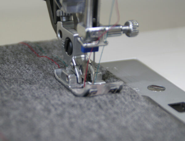 Get a perfect twin needle hem - MariaDenmark.com